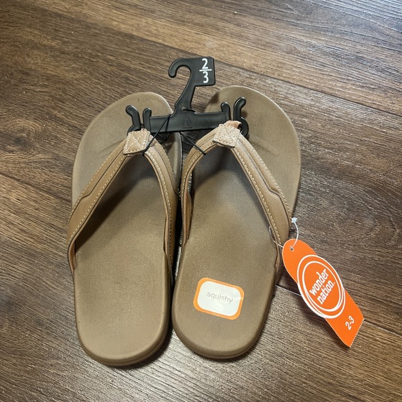 NWT Wonder Nation Boys Brown Flip Flops Size 2-3 - Picture 1 of 3
